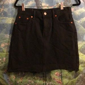 Size 26 Black High Waisted Jean Skirt Levi’s